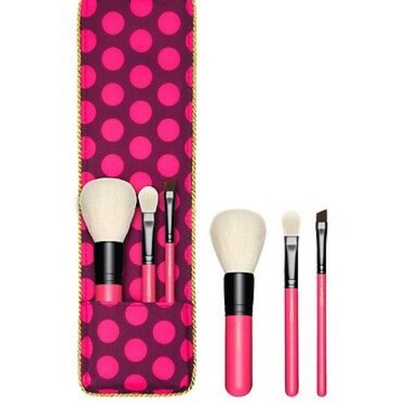 MAC Cosmetics Other - MAC - MAC Nutcracker Sweet Essential Brush Kit ❣️